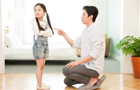 自私的小孩子都有什么表現
