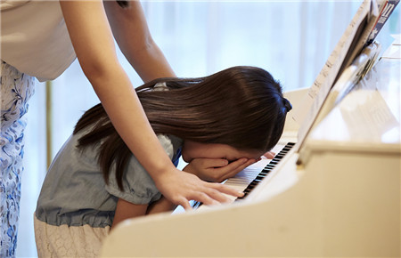 16歲的女孩不上學應該怎么辦
