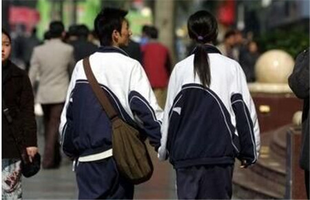 13歲女孩早戀是為什么