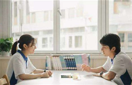 孩子早戀家長怎么教育