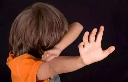 膽小內(nèi)向的孩子其家長錯誤的教育方式