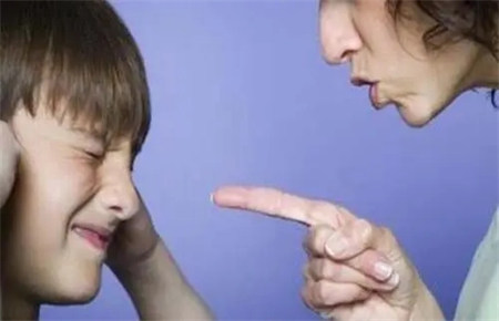 家長(zhǎng)不管制叛逆孩子的負(fù)面影響