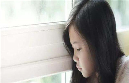 孩子形成自卑內向性格的原因