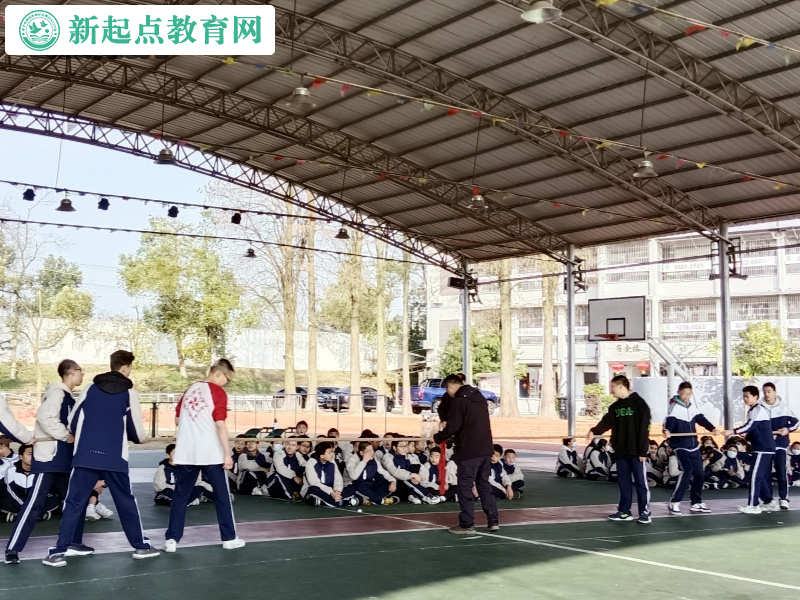 新起點孩子叛逆學校組織一場振奮人心的拔河比賽