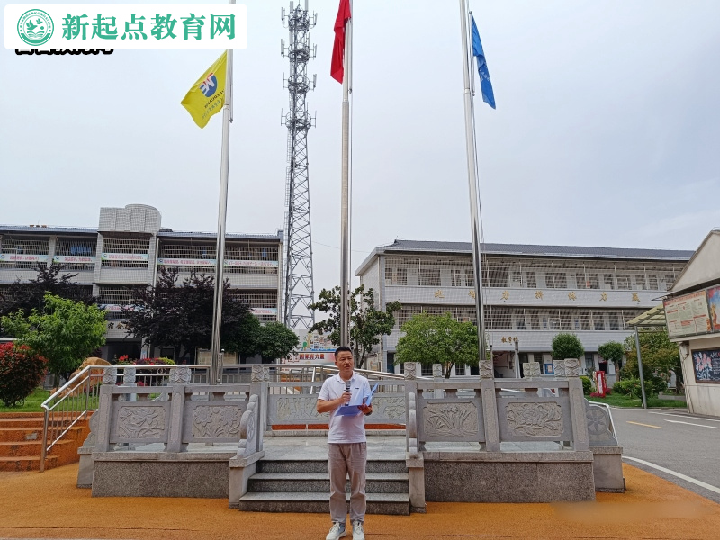 新起點(diǎn)叛逆孩子特訓(xùn)學(xué)校組織5.12默哀儀式