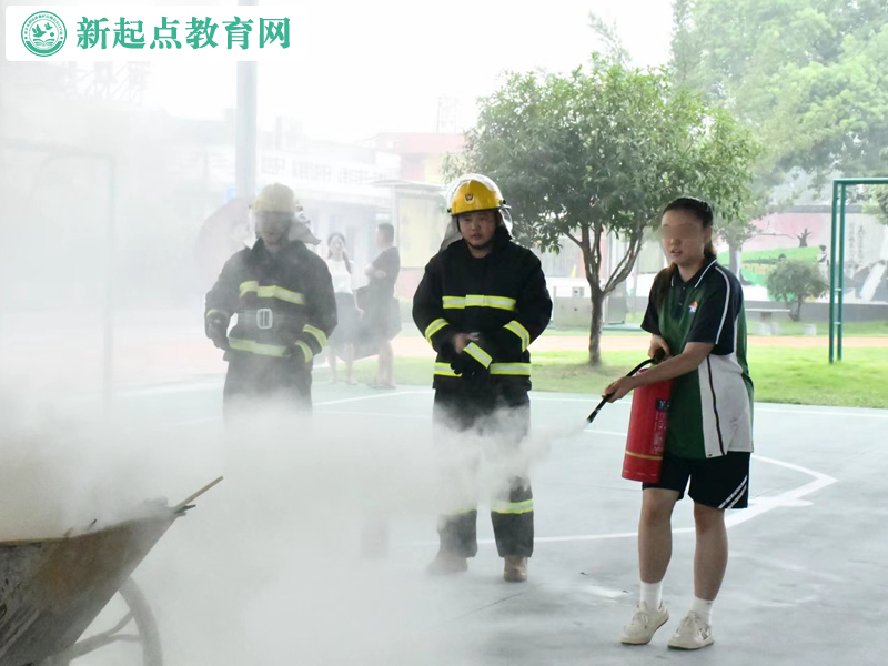 叛逆學(xué)生教育學(xué)校校園消防演練活動