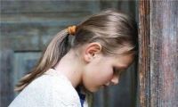 對(duì)于膽小內(nèi)向的孩子幼師怎么辦