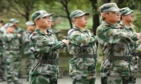 孩子性格孤僻該怎么辦